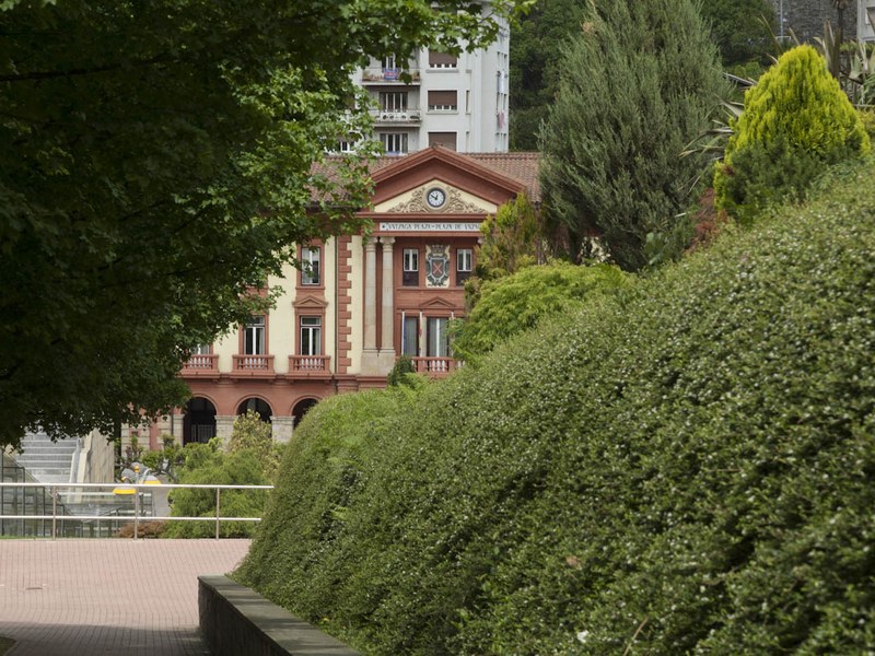 Dirulaguntza berriak tratamendu terapeutikoan dauden pertsonentzat eta herriko entitate sozialentzat Eibarko Udala.