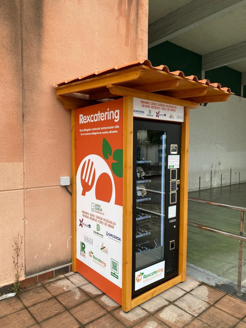 Egogain Egoitzan kokatutako Eibarko Zero Hondakin makinak, “Rexcatering” ekimenaren bidez sortutakoak, anoak handituko ditu J. A. Mogel ikastolan jasotako elikagai-soberakinekin