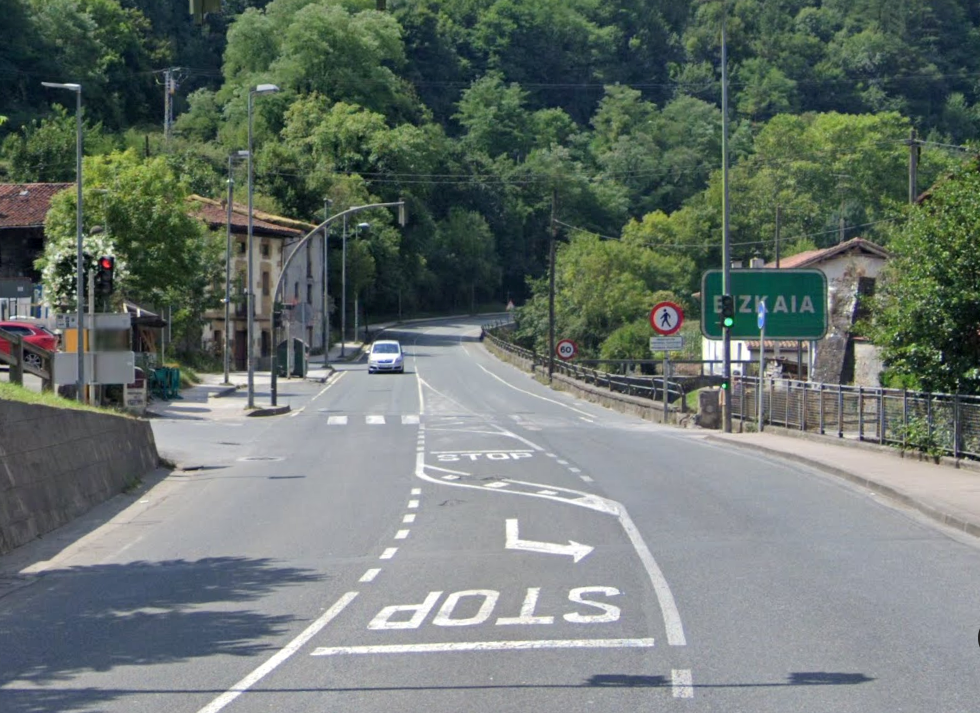 Eibar eta Ermua arteko bidegorriaren eta ibai-parkearen proiektuetan laguntzeko erabateko babesa eta prestasuna adierazi du alkateak Artxiboko irudia. Probintzien arteko muga.