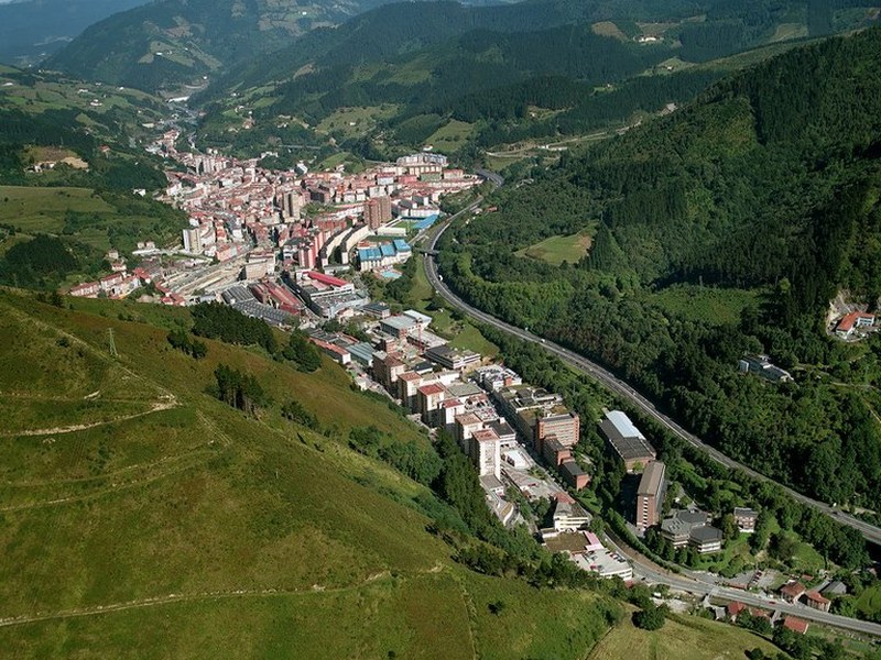 Eibar etxebizitza-merkatuko tentsio handiko eremu deklaratzeko lanei ekingo die Udalak