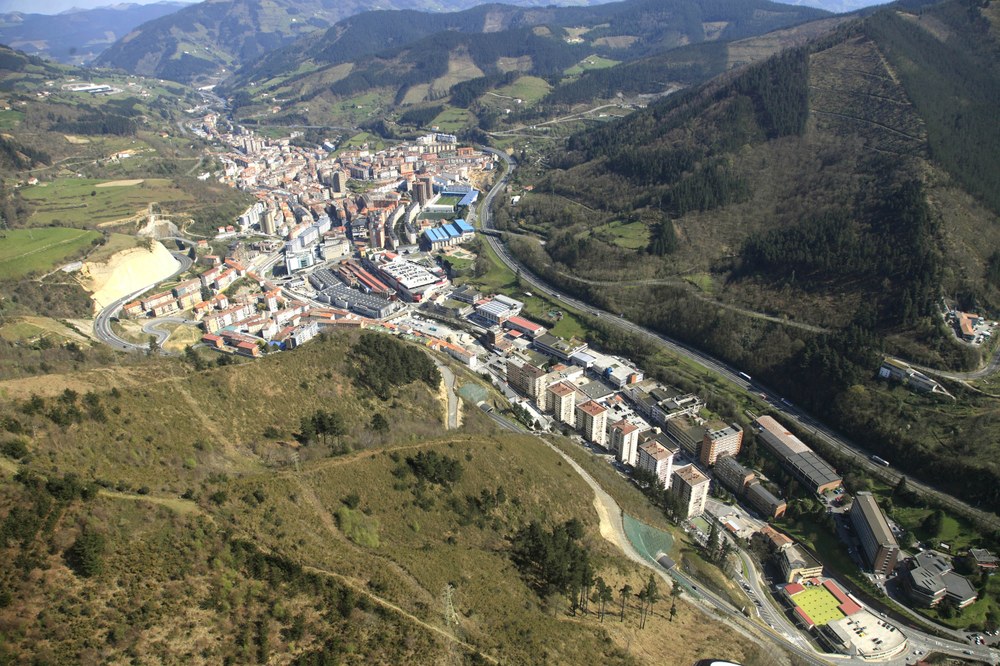 Eibarko alkatea Segurtasun sailburuarekin bilduko da gaur goizean Eibarko airetiko ikuspegia.