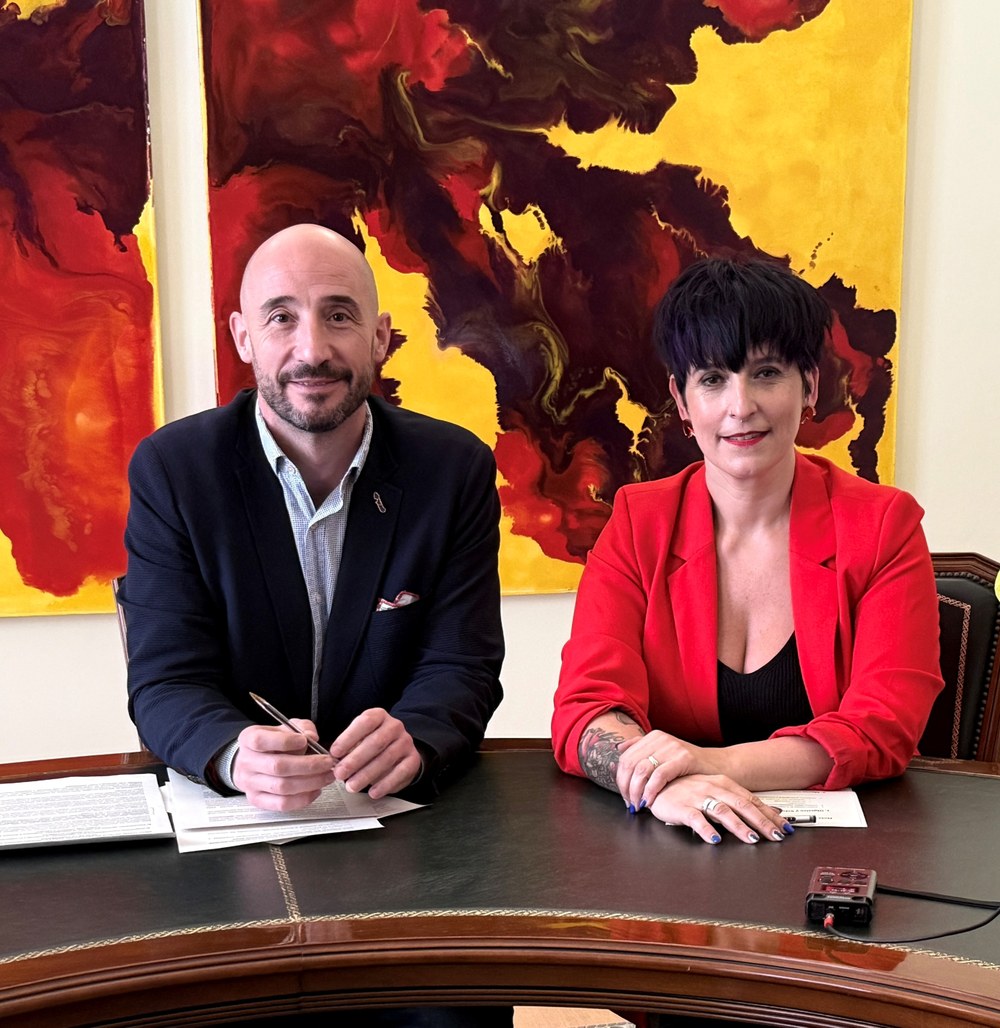 Jon Iraola alkatea eta Sonia Archeli Gizartekintzako zinegotzia Gizarte Diagnostikoaren aurkezpenean.