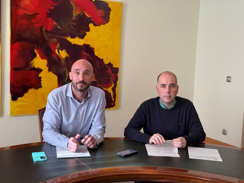 Jon Iraola alkatea eta Luis Vicente Castellanos Hirigintzako zinegotzia.