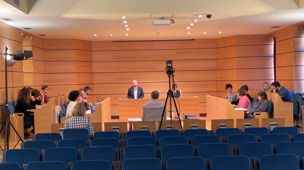 Hasierako onarpena eman zaio 2024rako Aurrekontu Orokorrari, 50 milioi euro baino gehiagorekin 2024ko apirilaren 10ean egindako udalbatzaren ezohiko bilkuraren irudia.