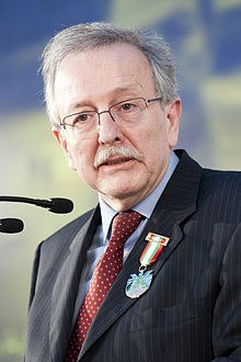 Juan Pablo Fusi Aizpurua historialariaren hitzaldiak emango die hasiera Eibarko bonbardaketaren 80. urteurrenaren ekitaldiei