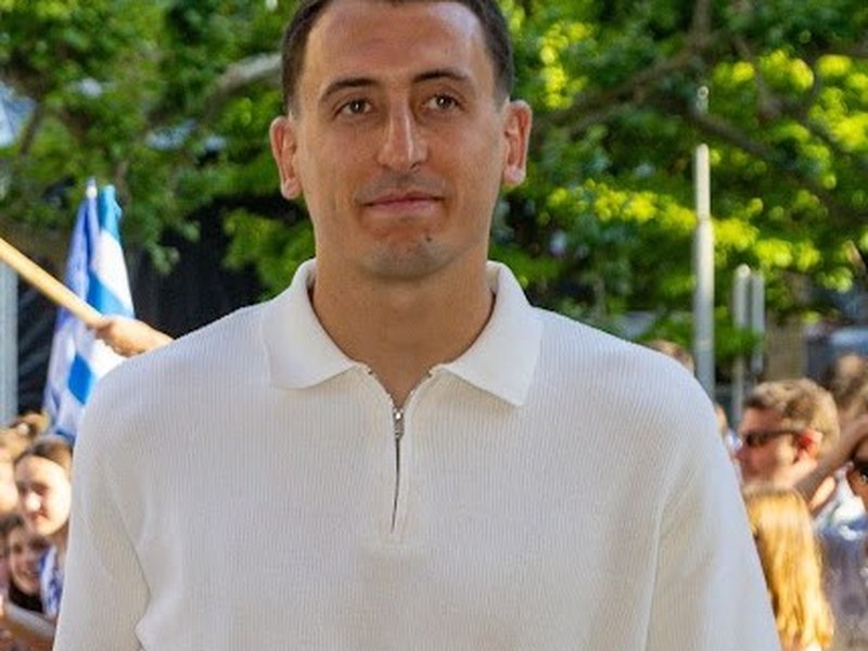 Mikel Oyarzabal herriko Seme Kuttun izendatzea proposatu du Eibarko Udalak