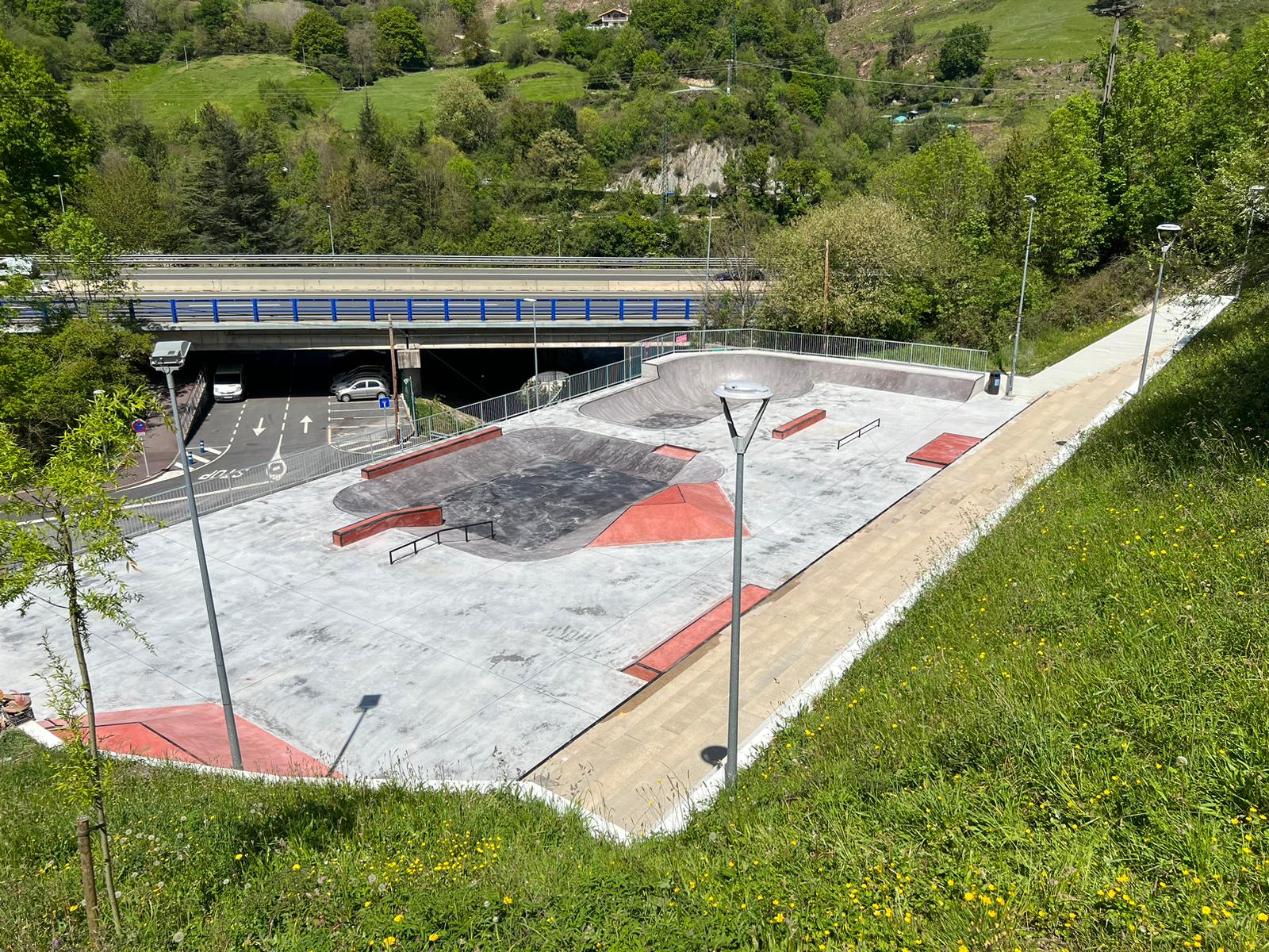 Saratsuegiko Skate-parkea berriztu da, 246.675 euroko inbertsio bat egin ondoren; erabiltzaileek proiektuan parte hartu dute