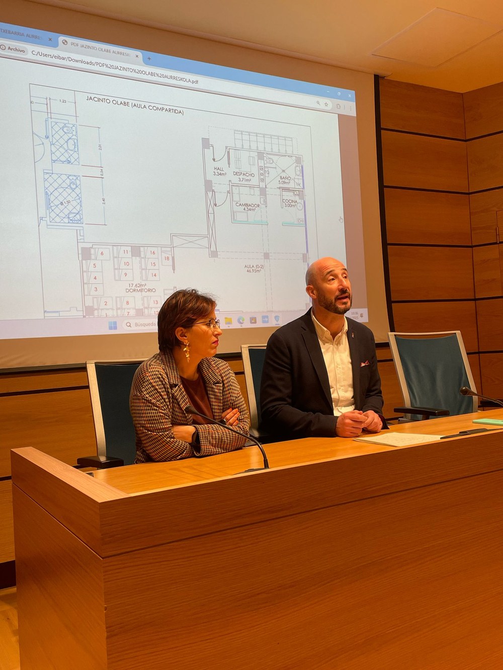 Udalak 463.042.84 euroko inbertsioa egingo du, 41 plaza gehiago sortzeko 0-2 urte bitarteko umeen haurreskolarako Jon Iraola alkatea eta Vanesa Hortas, Garapen Ekonomiko, Enpelgu eta Berrikuntzako zinegotzia.