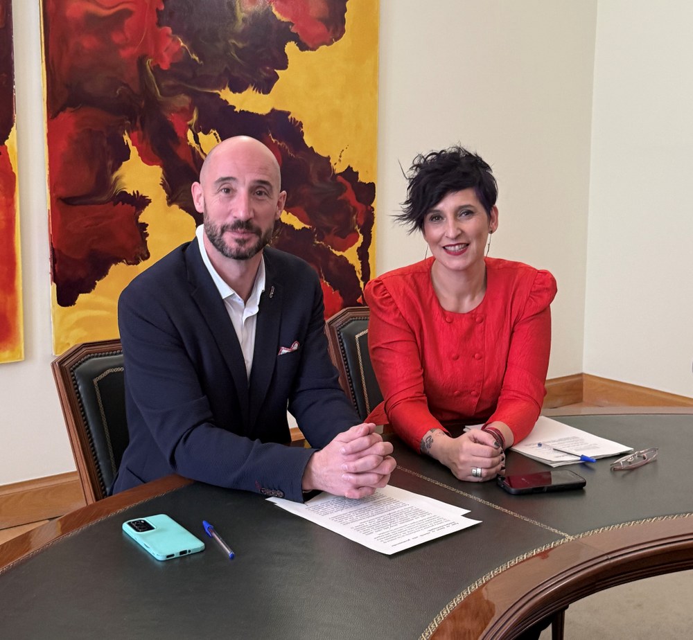 Jon Iraola alkatea eta Sonia Archeli, Gizartekintzako zinegotzia.