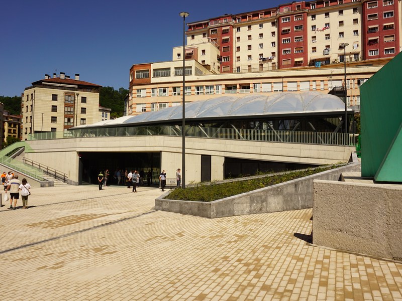 'Errebal Plazia' kultur ekipamenduaren eta funtzio anitzeko eraikinaren irudia.