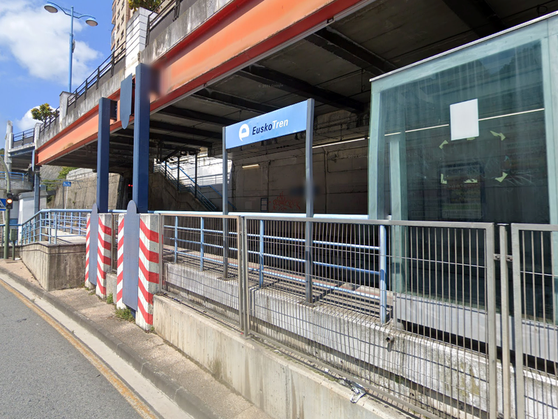 Unibertsitateko tren geltokiko artxiboko irudia.