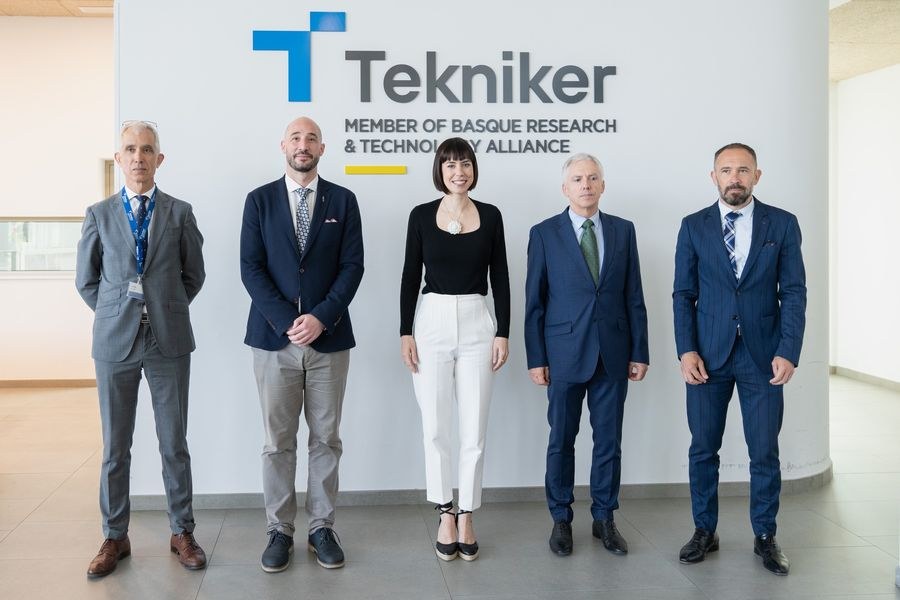 Zientzia eta Berrikuntza Ministerioak milioi bat euroko diru-kopurua emango du, 2022an, Erisonoko Parke Teknologikoaren II. Eremua garatzeko Diana Morant Gobernu zentraleko Zientzia eta Berrikuntza ministroaren bisitaren irudia.