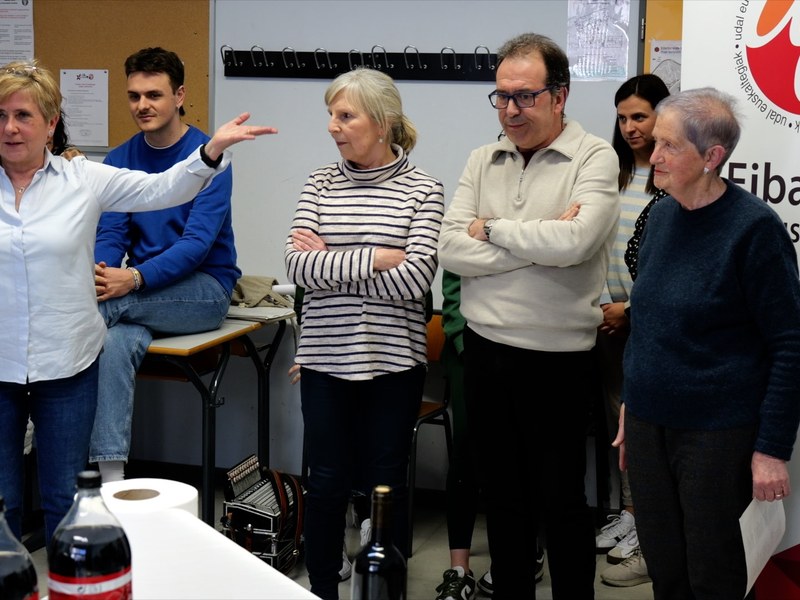 Eibarko Udal Euskaltegia bere 40. urteurrena ospatzen ari da, eibartarrak euskalduntzeko eta alfabetatzeko konpromisoa berretsiz.