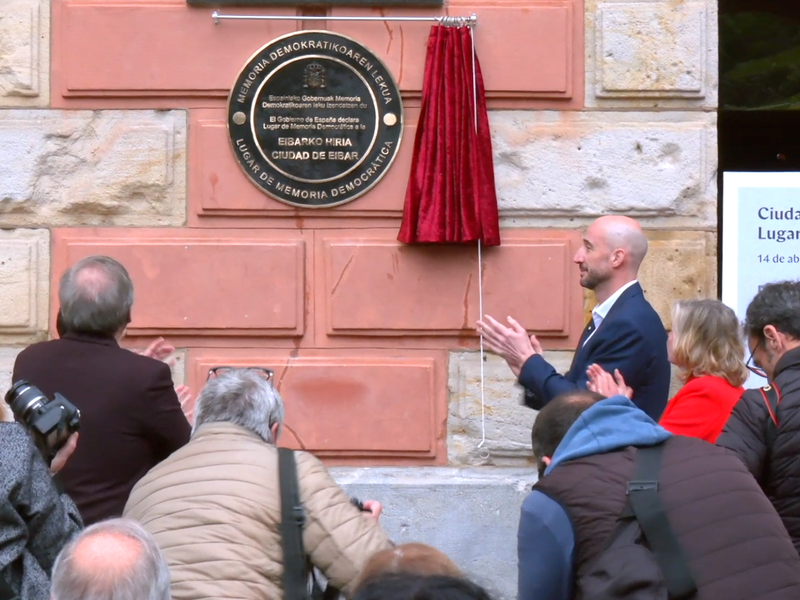 Hiriak Bigarren Errepublikaren aldarrikapearen 95. urteurrena ospatzeko diseinatutako egitarauak partehartze arrakastatsua izan du.