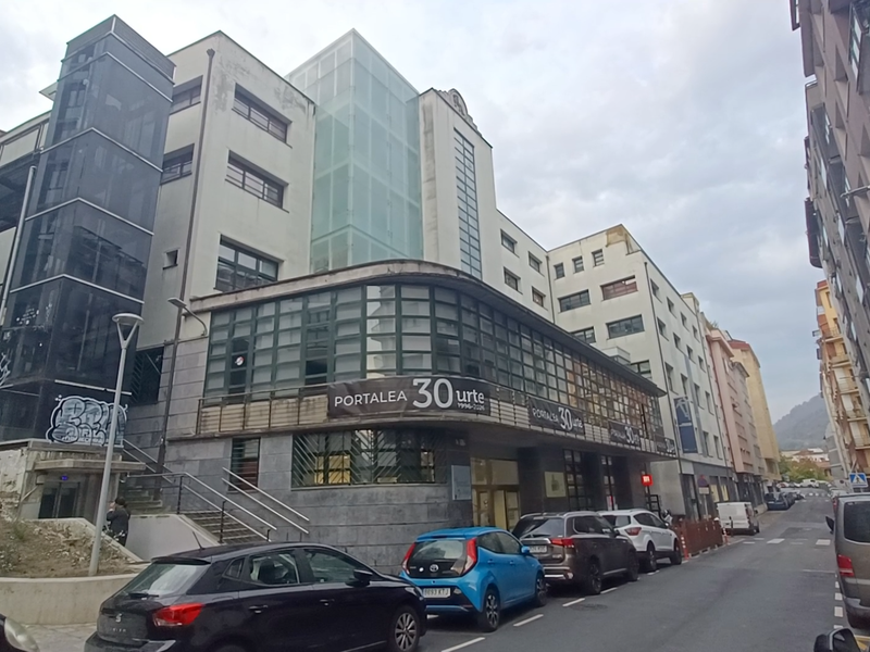 Portalea Eibarko eraikin enblematikoak 30 urte betetzen ditu aurten, hiriko eta eskuakldeko kultura, hekuntza eta gizarte-eragile nagusia bihurtuta.