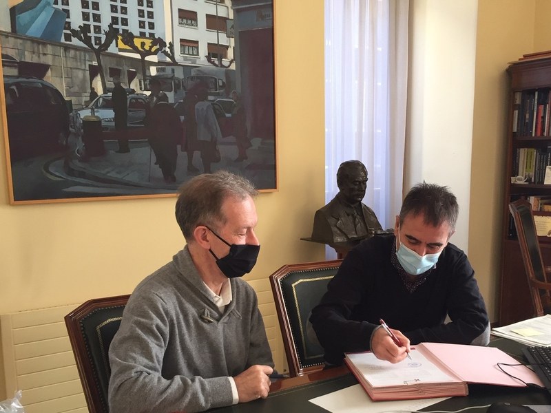 Miguel de los Toyos eta Kepa Sarasola, alkatea eta UEUko zuzendaria
