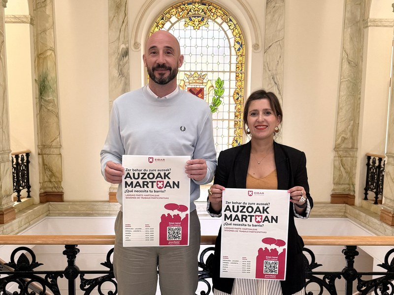 Jon Iraola alkatea eta Vanesa Hortas, Gobernua Zabalik Ordezkaritzako zinegotzia.