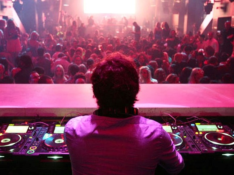 DJ