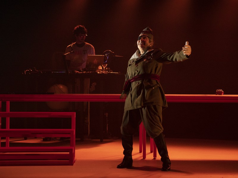 Cantando bajo las balas - Producciones Luna Hiena