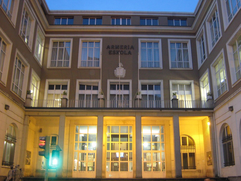 “Eibarko kapital sozialaren oinarriak- Las bases del capital social de Eibar” Igor Etxabe ikerlariaren hitzaldia ostegun honetan, hilak 23, Armeria Eskolan, 19:30ean. “Eibarko kapital sozialaren oinarriak- Las bases del capital social de Eibar” Igor Etxabe ikerlariaren hitzaldia ostegun honetan, hilak 23, Armeria Eskolan, 19:30ean.