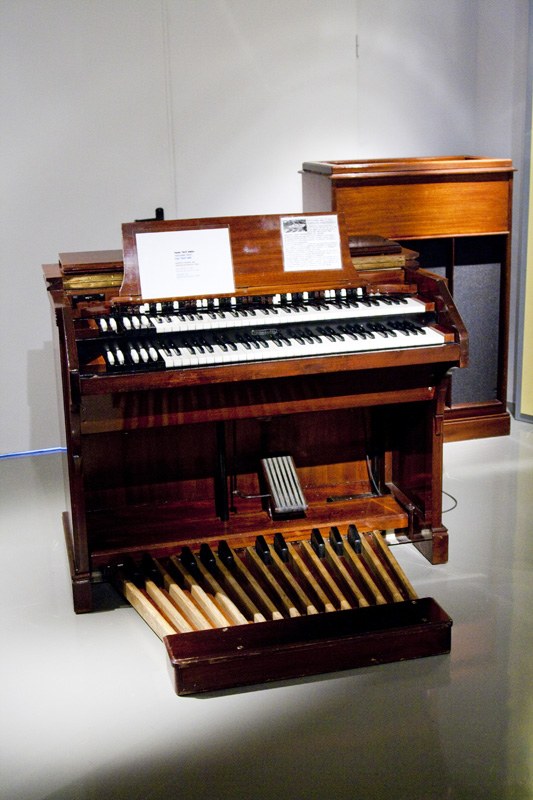 Armagintzaren Museoan dagoen Helmholtz organoa