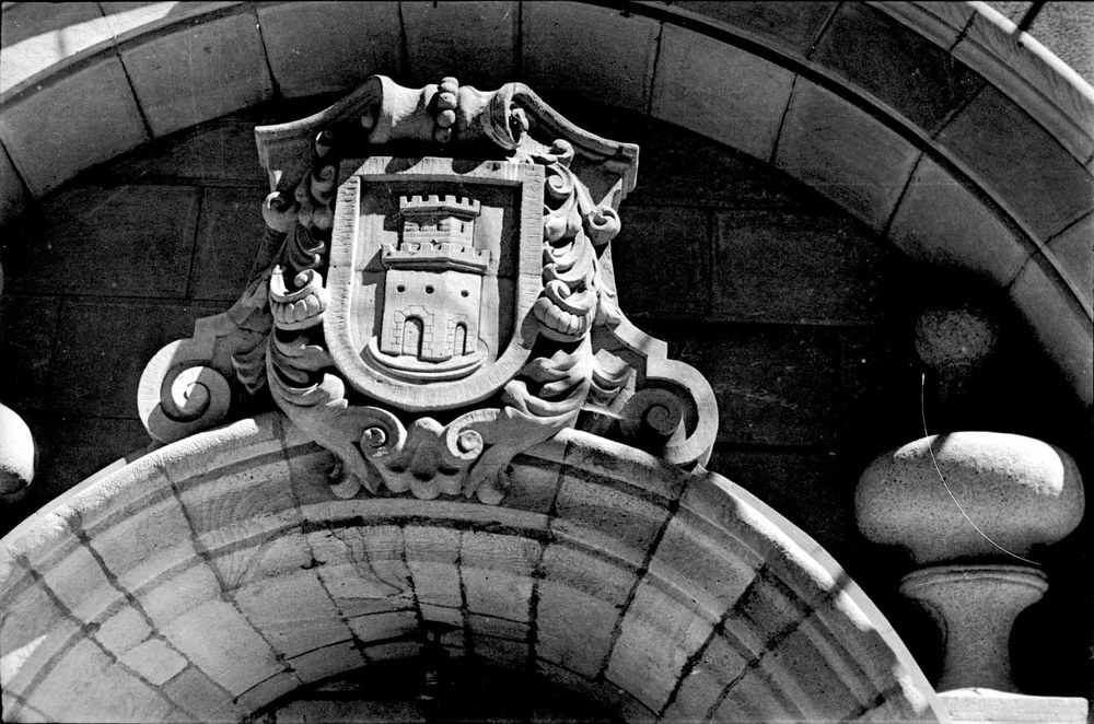 Eibarko Udalak, Ego Ibarra batzordearen bidez, herriaren 675. urteurrenaren logotipoa diseinatzeko lehiaketa antolatu du "Urkuzuko itturrixak baleki berbetan…" Argazkia: Eibarko Udal Artxiboa.