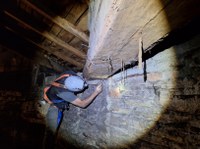 Jendetza bildu zen San Andres elizaren inguruko hitzaldian