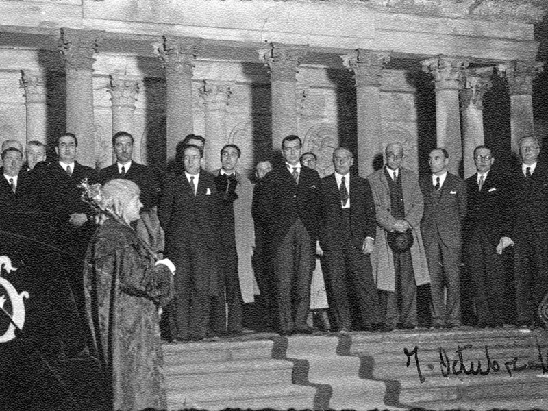 Jose Antonio Agirre lehendakaria zin egiten Gernikan (1936ko urriaren 6a): Argazkia: Sabino Arana Fundazioa