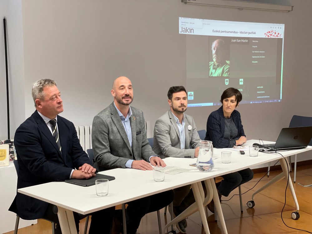 Juan San Martinen obra osoaren digitalizazioa aurkeztu da Juan San Martinen obra osoaren digitalizazioa aurkezteko egin den prentsaurrekoaren irudia.