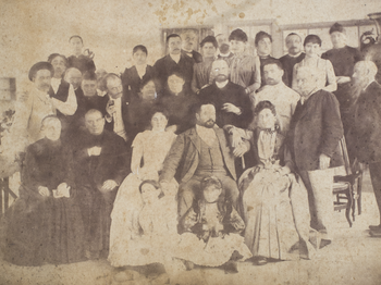 1889ko abuztuaren 5a. Zuloaga familia osoa eta Orbeatarrak. Argazkia: Fundación Zuloaga (Zumaia) Fototeka.