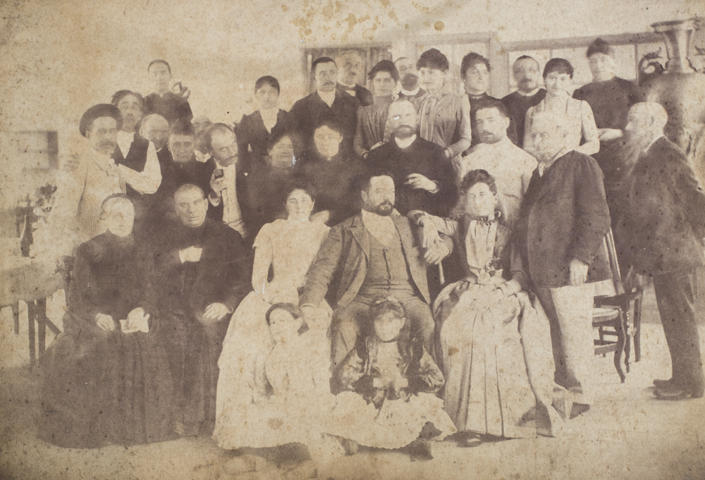 "Los valores de los Zuloagas y la cuestión social" laugarren eta azken dokumentala sarean. 1889ko abuztuaren 5a. Zuloaga familia osoa eta Orbeatarrak. Argazkia: Fundación Zuloaga (Zumaia) Fototeka.
