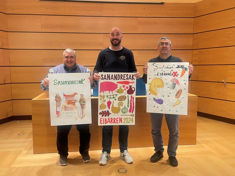 Argazkian (ezkerretik eskumara): Patxi Lejardi, Jaietako zinegotzia; Jon Iraola, Eibarko alkatea; eta José Luis González, kultur teknikaria.