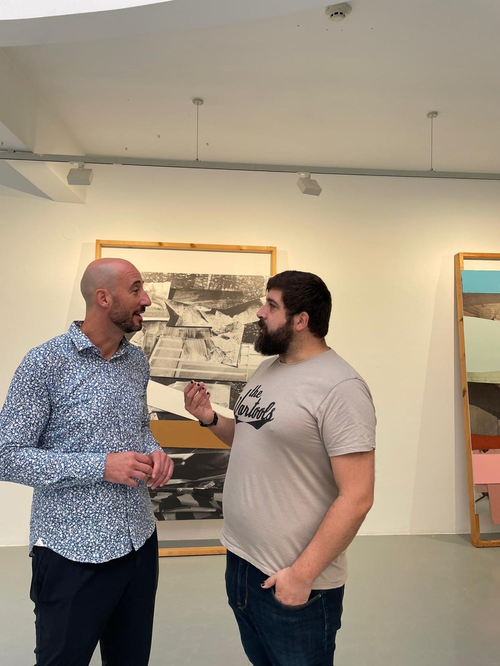 Udazkena musikaz, antzerkiz eta erakusketez beteta dator Jon Iraola alkatea eta Andoni Zabala Kultura zinegotzia, udazkeneko kultura-programazioaren aurkezpenean.